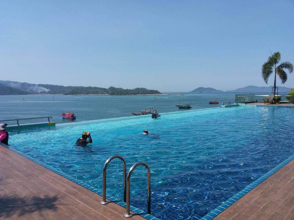 Elegant Living @ Pelagos Suites Oceanus Waterfront Kk 亞庇 外观 照片